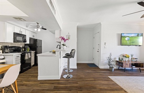 Paradise Valley Village Eigentumswohnung | Sweet 2nd Floor Condo in FANTASTIC location SUPER close to SOOOOO much!!