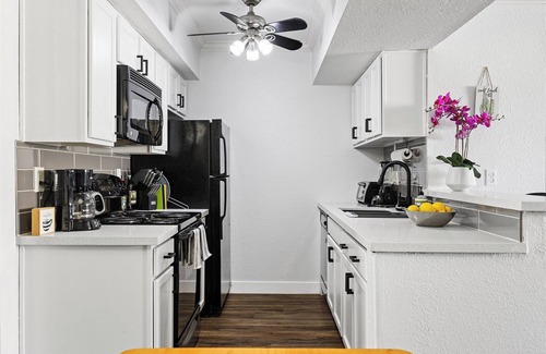 Paradise Valley Village Eigentumswohnung | Sweet 2nd Floor Condo in FANTASTIC location SUPER close to SOOOOO much!!