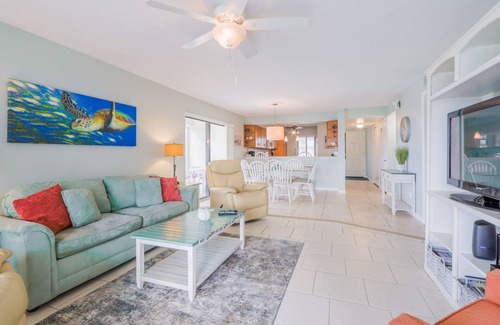 Cocoa Beach Eigentumswohnung | NEU Süßer Rückzugsort am Strand! * 2 Balkone, sonnig, umgebaut * Sandburgen