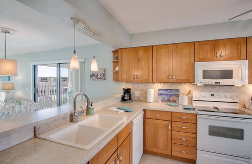 Cocoa Beach Eigentumswohnung | NEU Süßer Rückzugsort am Strand! * 2 Balkone, sonnig, umgebaut * Sandburgen