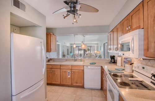 Cocoa Beach Eigentumswohnung | NEU Süßer Rückzugsort am Strand! * 2 Balkone, sonnig, umgebaut * Sandburgen