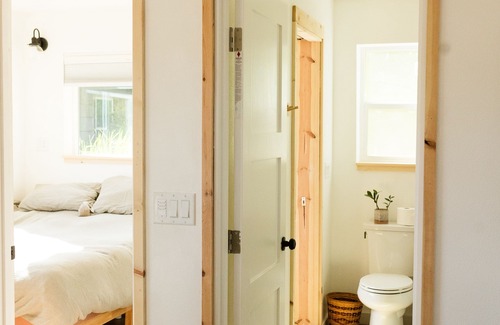 Southeast Eugene Haus | Sweet Little Home in the South Hills of Eugene. Five minutes from U of O.