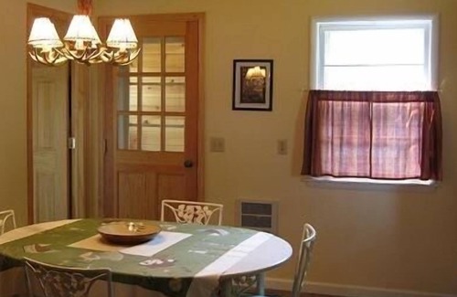 Grand Marais Hütte | SÜSSE COTTAGE MIT ZWEI SCHLAFZIMMERN, EIN BLOCK VOM HAFEN IN GRAND MARAIS