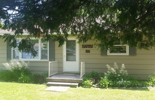 Grand Marais Hütte | SÜSSE COTTAGE MIT ZWEI SCHLAFZIMMERN, EIN BLOCK VOM HAFEN IN GRAND MARAIS