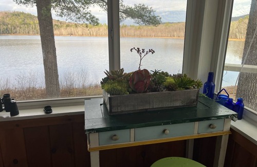 Stoneham Hütte | Sweet waterfront cottage, stunning sunsets, private, sleeps 4-8