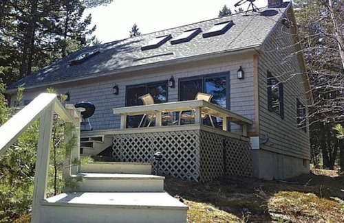 Seal Cove Haus | Waterfront on Fresh Water in der Nähe von Acadia National Park & Bar Harbor - Kayaks Too!