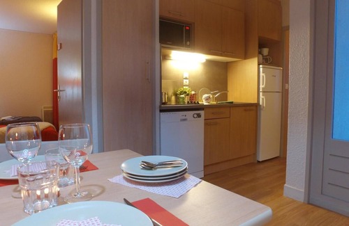 Evian-les-Bains Wohnung | 50m from shops, swimming pool, sauna, terrace, balcony, tv, 52m², Thollon les Mémises
