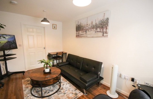 Swindon Haus | Swindon Cozy 2BR Retreat