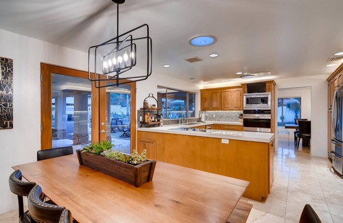 Sundown Manor Haus | SWSSCompound 1ofAKind Million Dollar Resort Compound auf 1 Hektar StayWithStyle