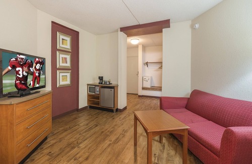 Elyria Hotel | Sycamore Suites