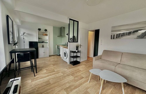 Courseulles-sur-Mer Wohnung | Sydney - studio with loggia, direct beach access