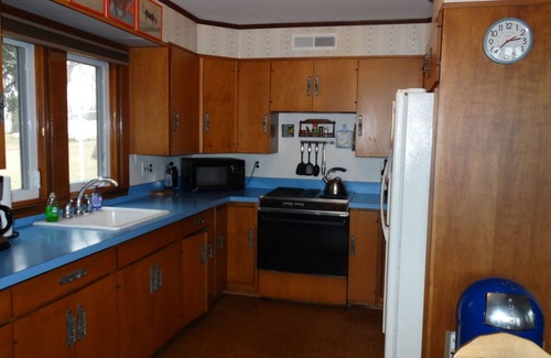 Syracuse Hütte | 5 Schlafzimmer / 1. 5 Bath Lake Front On East Shore See Syracuse für bis zu 12