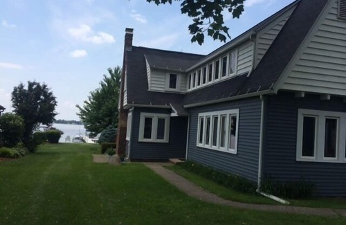 Syracuse Hütte | 5 Schlafzimmer / 1. 5 Bath Lake Front On East Shore See Syracuse für bis zu 12