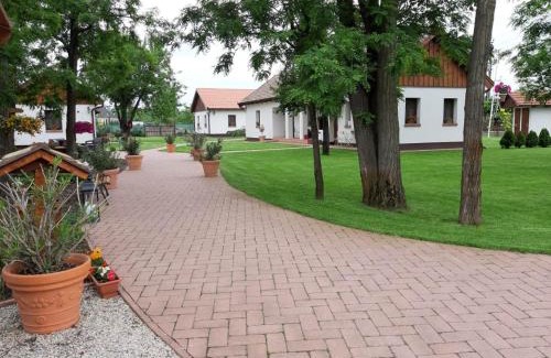 Ujfeherto Haus | Tóth Vendégház és Apartmanház Újfehértó