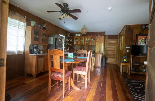 Belmopan Kabine | T.R.E.E.S Research Center and Eco Lodge