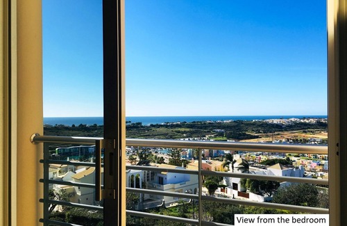 Albufeira Wohnung | T1 +1 Wohnung, renoviert, schöne Aussicht auf das Meer und den Hafen, WiFi & A / C