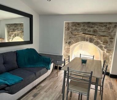 Roujan Wohnung | T2 Centre-ville cour privée