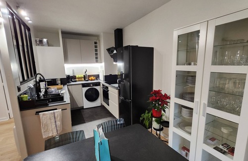 Rueil-Malmaison Wohnung | T2, parking, terrace, near Paris and La Defense