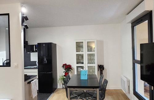 Rueil-Malmaison Wohnung | T2, parking, terrace, near Paris and La Defense