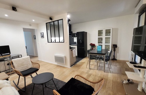 Rueil-Malmaison Wohnung | T2, parking, terrace, near Paris and La Defense