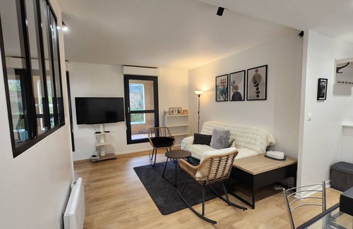 Rueil-Malmaison Wohnung | T2, parking, terrace, near Paris and La Defense