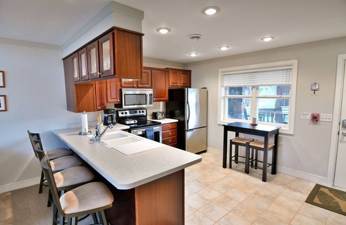 Birchwood Eigentumswohnung | Charmante 2 Betten, 2 Bäder Wohnung mit Seeblick