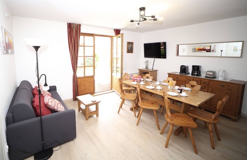 Vignec Wohnung | T3 6/8 pers with large terrace, swimming pool, wifi, parking in Vignec / Saint-Lary