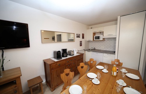 Vignec Wohnung | T3 6/8 pers with large terrace, swimming pool, wifi, parking in Vignec / Saint-Lary
