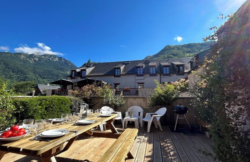Vignec Wohnung | T3 6/8 pers with large terrace, swimming pool, wifi, parking in Vignec / Saint-Lary