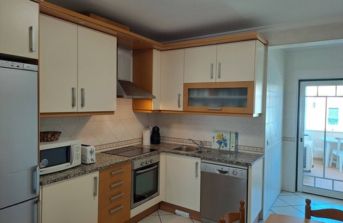 Areias de Sao Joao Wohnung | T3, espaçoso, wifi, a/c, junto à praia!