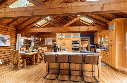 Jenkins Haus | Tablerock Lakefront Haven: Huge 6BR Log Cabin Retreat with Breathtaking Views!