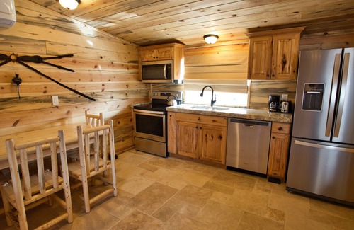 Hatch Wohnung | Tack Room Studio on 280 acre Sevier River Ranch - 1 King and 2 Twin Beds