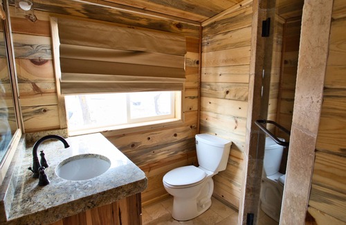 Hatch Wohnung | Tack Room Studio on 280 acre Sevier River Ranch - 1 King and 2 Twin Beds