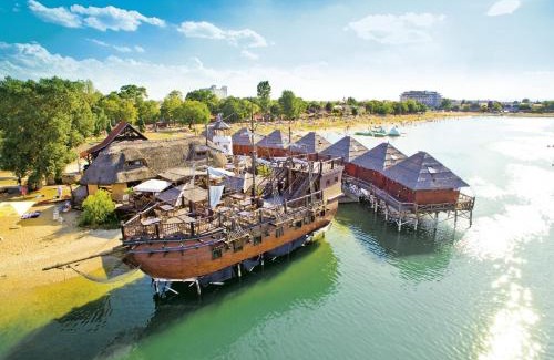 Senec Wohnung | Tahiti sunshine - Chatka na vode