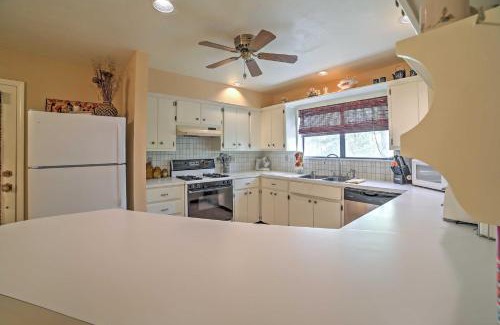 Scraper Haus | Tahlequah Duplex with Screened-in Porch and Fire Pit!