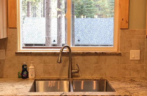 Pioneer Trail Haus | Tahoe Chalet mit Whirlpool, ruhige Lage