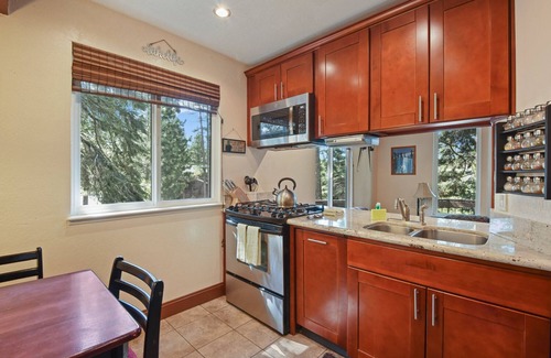 Dollar Point Haus | Tahoe City Getaway | Minutes from Lake and Activities