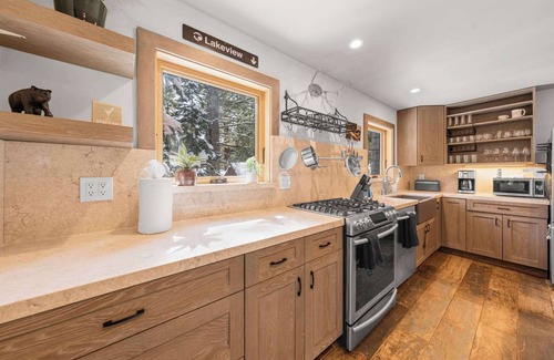 Talmont Haus | Tahoe City Retreat - For 8!