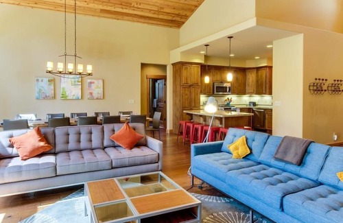 Truckee Haus | Lichtdurchflutetes modernes Luxus-5BR-Haus, perfekt für 3 Familien! Sommer jetzt mieten!