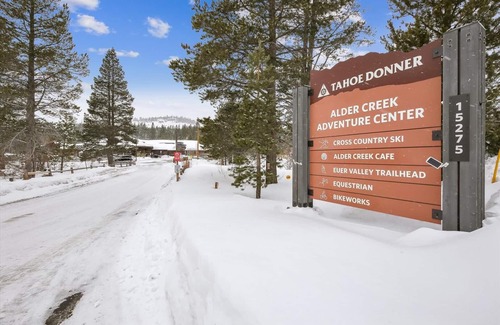 Truckee Eigentumswohnung | Loft-Studio in der Tahoe Donner Lodge, kürzlich renoviert. Zugang zum Wandern, Radfahren, Schwimmen, Golfen und vielem mehr!