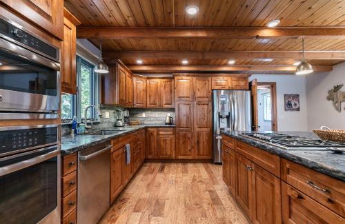 Carnelian Woods Haus | Tahoe Dreamer by Tahoe Getaways - Pet Friendly 4 BR Gated Home w Fenced Yard, Game Room & Walk to Lake!