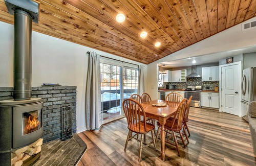 Black Bart Haus | Tahoe Mtn- 3BR, 2BA, Spa, 10 Min to Ski, Pets OK