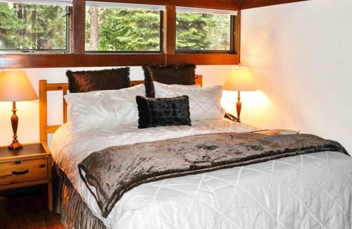 Tahoe Sierra Estates Haus | Tahoe Taverns 101 by Tahoe Mountain Properties