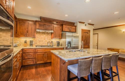South Lake Tahoe Villa | Tahoe Woods 201 - Favorite Walk to Gondola Lake Casinos AC