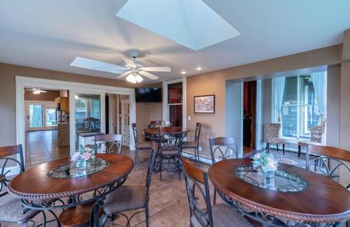 Fairbury Haus | Take 5 Rendezvous at Hoffman House Fairbury-Entire Home
