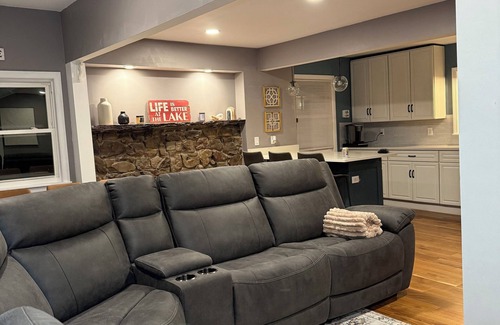 Swartswood Haus | Take a break and unwind at this peaceful lakefront oasis.
