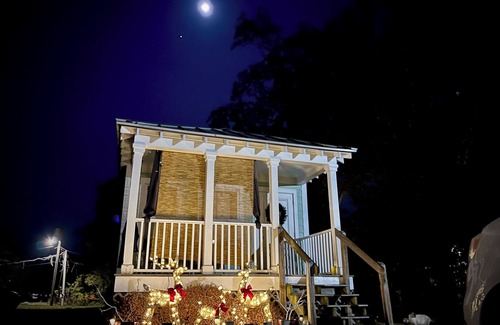 Lyon Haus | Take it easy in the heart of the Delta! Come visit us in the Home of the Blues!