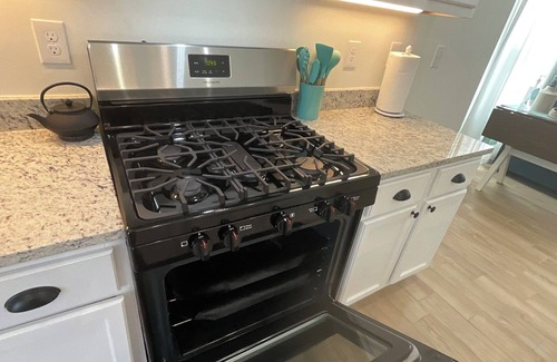 Uptown Haus | Take Me to the River House- Fun, Spacious, and Close to Everything