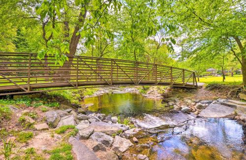 Takoma Park Wohnung | Takoma Park Apt with Wood Fire Pit Less Than 8 Mi to DC