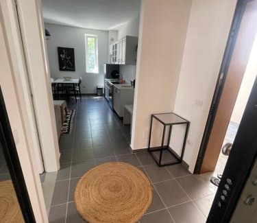 Sakës Wohnung | Tale beachfront flat